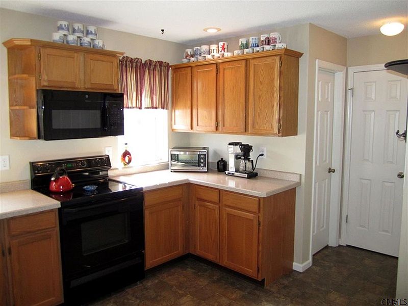 3rd image of 31A MAPLE RIDGE Avenue