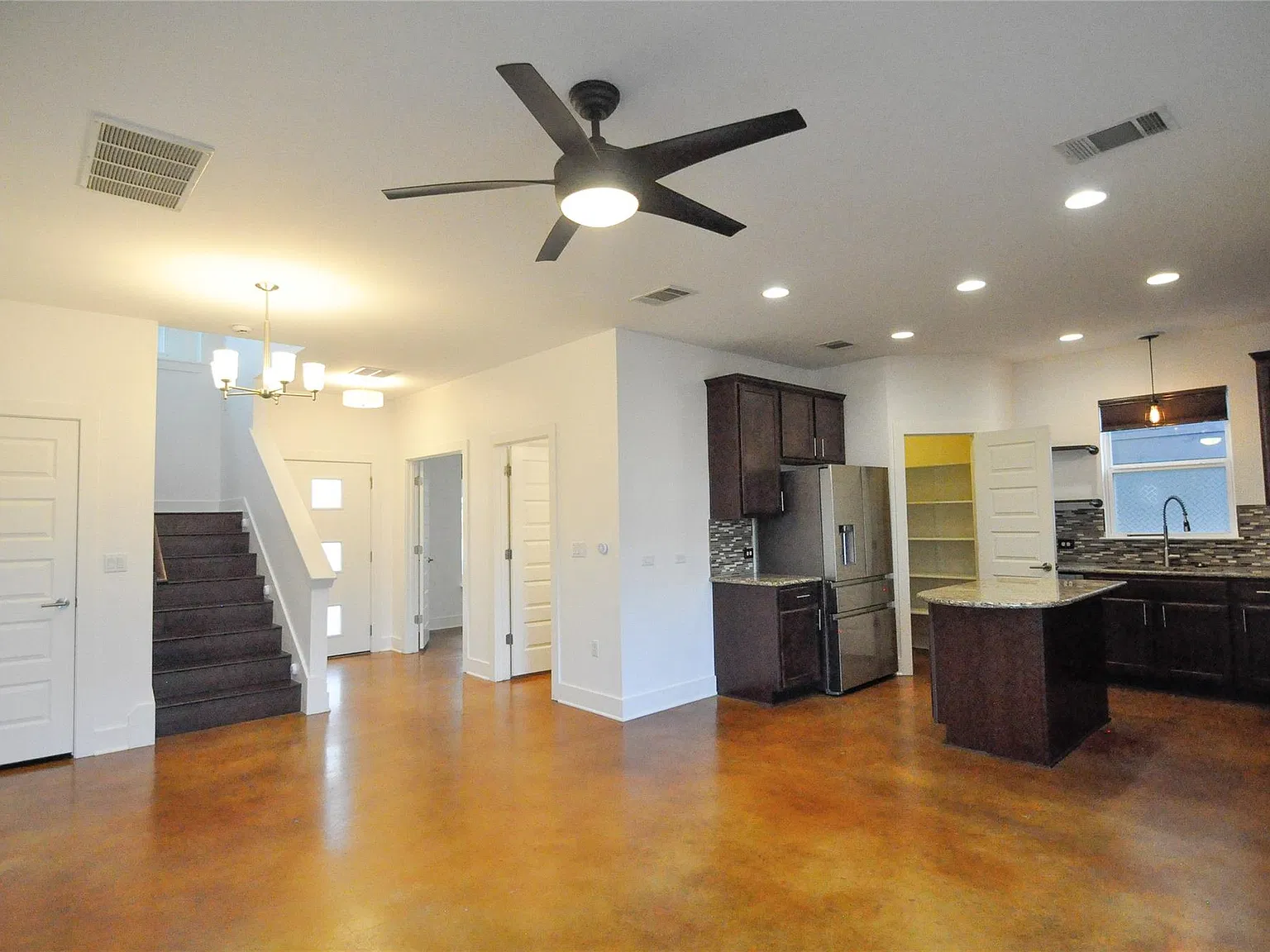 2 bed, 2.5 bath, 1456 sqft, $2,400 — Photo 3