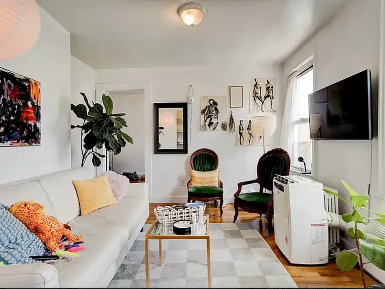 230 N 5th St #2R — Photo 3