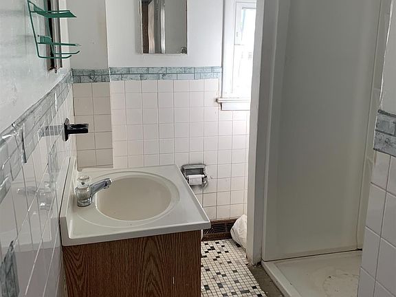 5th image of 311 Bay St