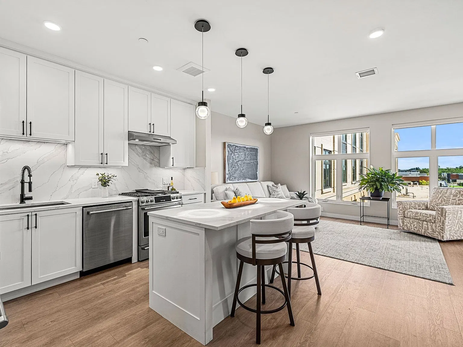 1 bed, 1.0 bath, 1001 sqft, $4,250 — Photo 3
