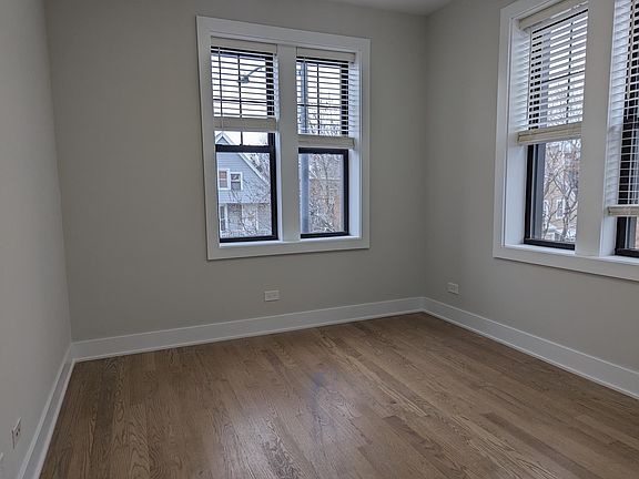 3rd image of 2034 W Montrose Ave #3AMB