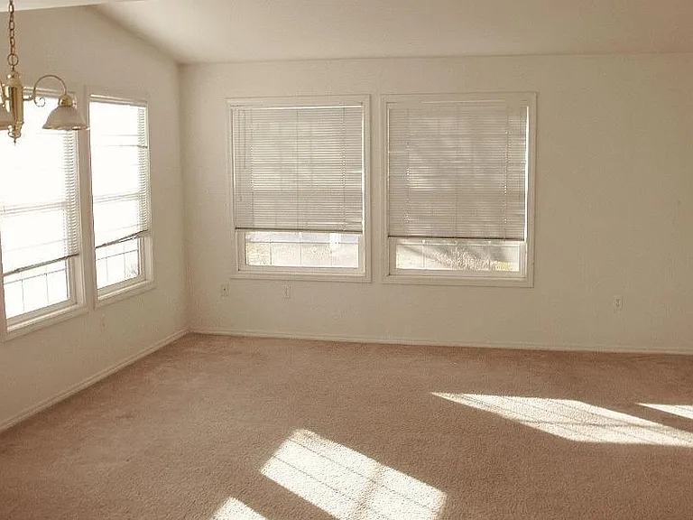 1810 S Juniper St — Photo 3