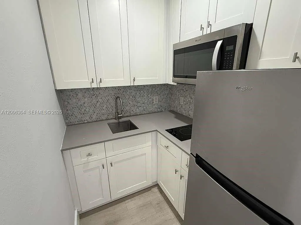 Building Photo - 6647 SW 59th Pl #207