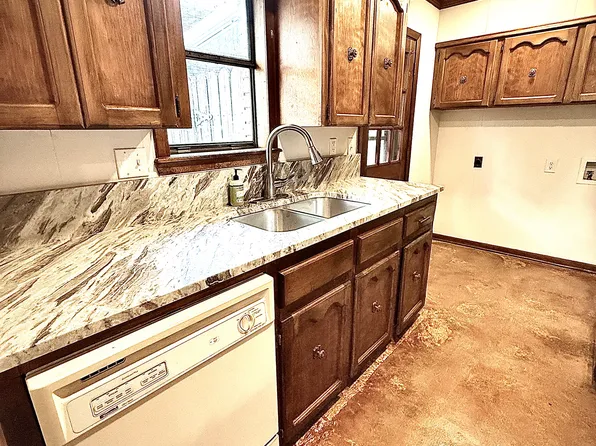 137 Sandest Dr, Lafayette, LA 70508
