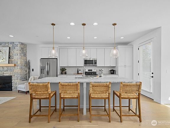 4th image of 16 160th Place SE