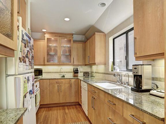 5th image of 1427 S Bentley Ave APT B
