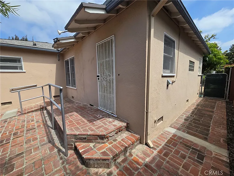 240 Euclid St — Photo 26