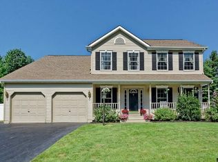 7 Clubhouse Ct, Saratoga Springs, NY 12866
