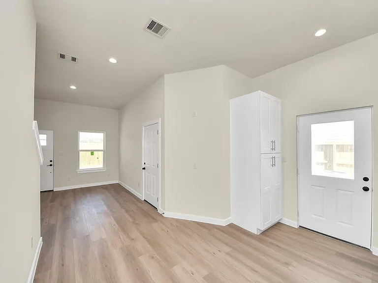 8025 Peachtree St #B — Photo 16