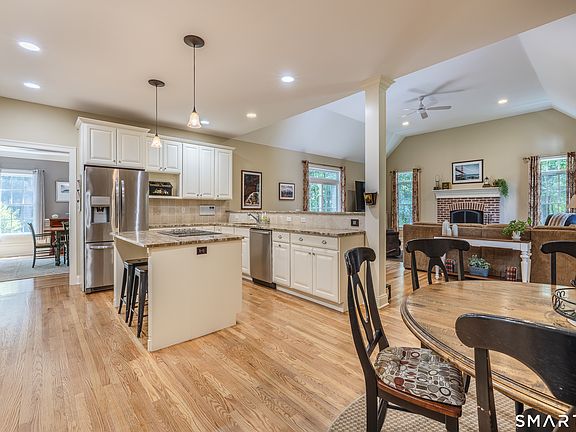 4th image of 7 Pinnacle Drive