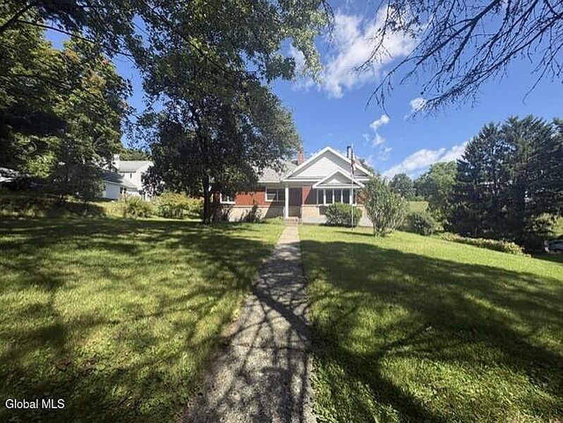 3rd image of 18 Pleasantview Avenue