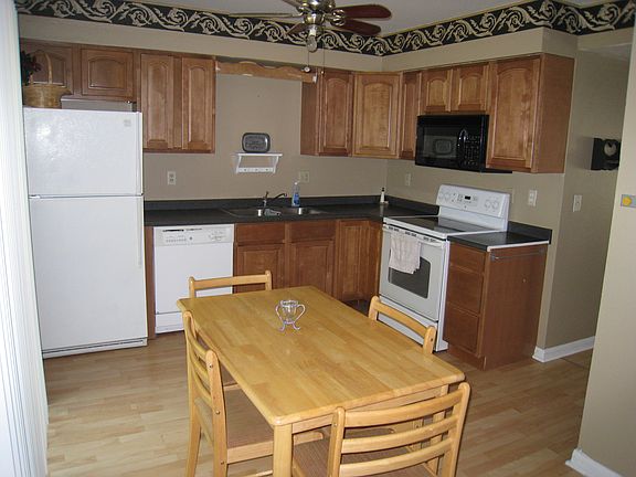 3rd image of 13821 S Us Highway 71 APT D
