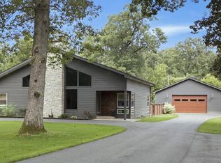 1404 Del Oaks Ln, Delavan, WI 53115