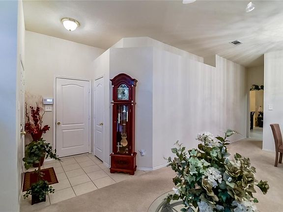 4th image of 728 Hawthorn Dr