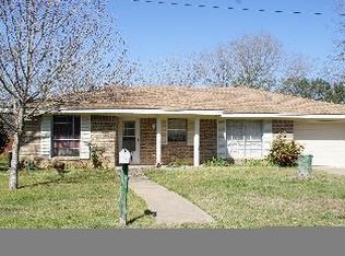 106 W 10th St, Elgin, TX 78621