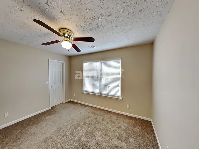 930 W Oaks Dr — Photo 13