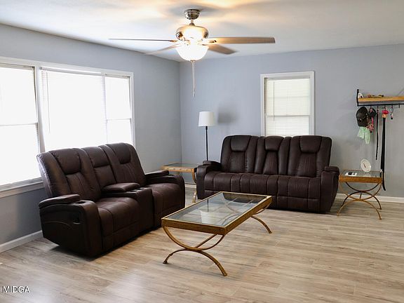 2nd image of 220 Cedarwood Dr