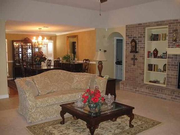 2nd image of 550 N Circuit Dr