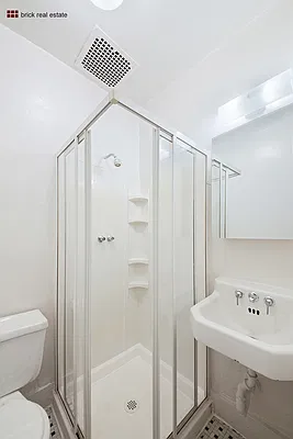 Bathroom, photo 1