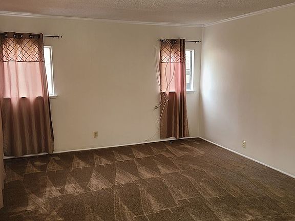 3rd image of 20701 Kenwood Ave