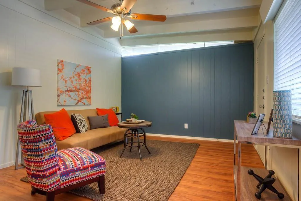 1 bed, 1.0 bath, 640 sqft, $1,200 — Photo 2