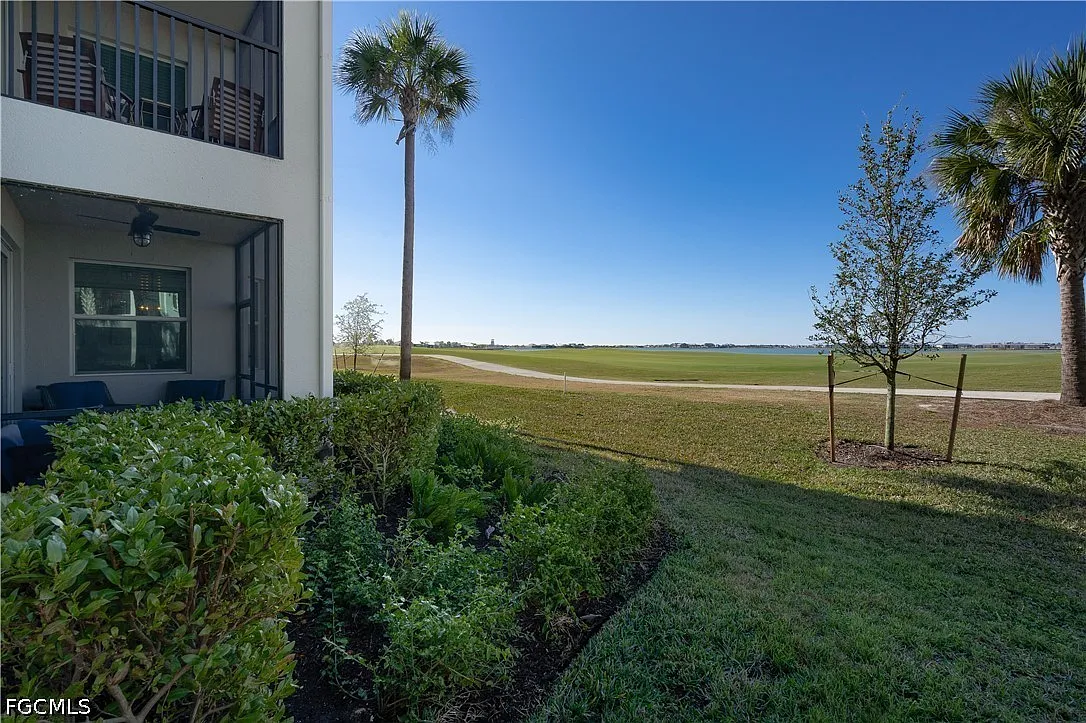 2 bed, 2.0 bath, 1198 sqft, $5,000 — Photo 3