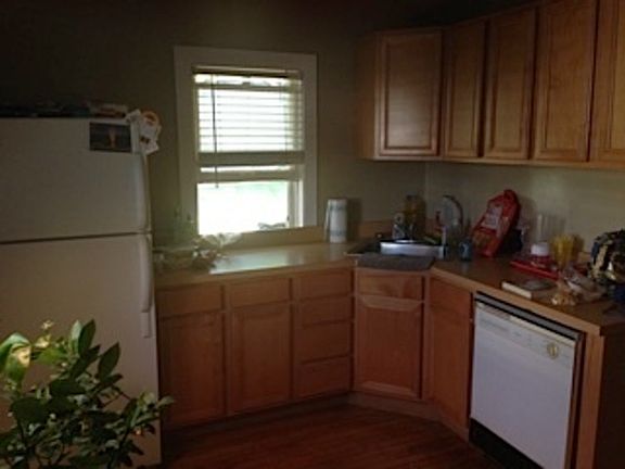 4th image of 1428 Oakwood Ave