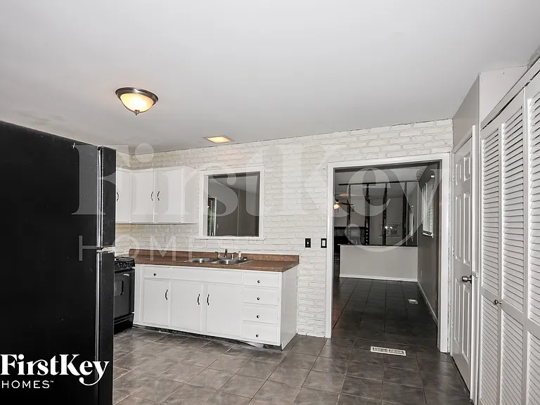 2320 Grants Pkwy — Photo 7