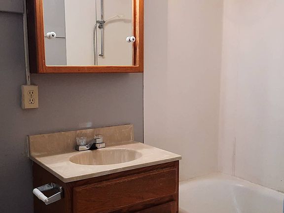 3rd image of 120 6th Ave W #10757626