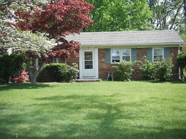1st image of 1 Fernwood Dr