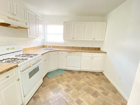 4th image of 7 Georgia St Floor 1