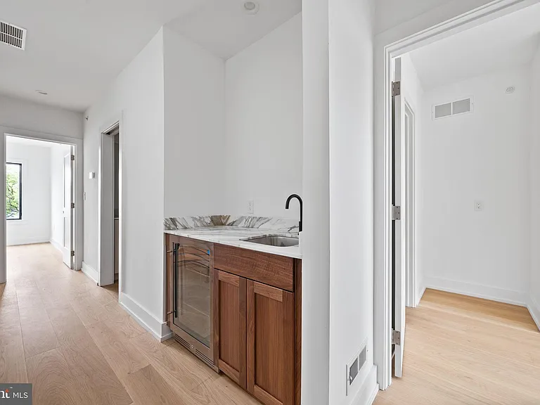 706 Latona St #F — Photo 17