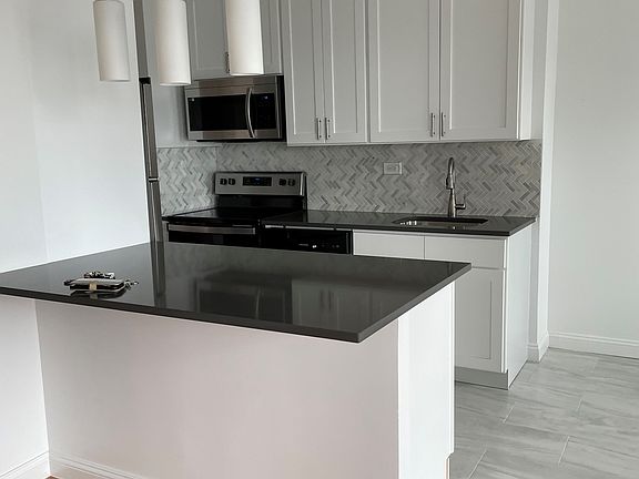 4th image of 747 10th Ave APT 26G