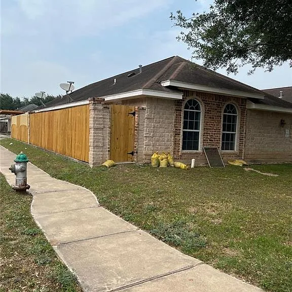 2515 Salvatierra Ave — Photo 10
