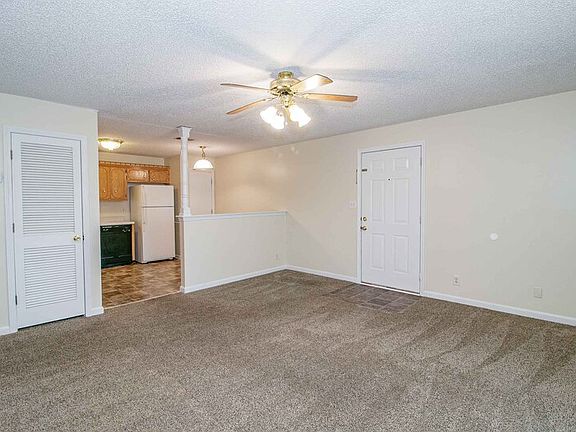 3rd image of 402 E Jack Miller Blvd