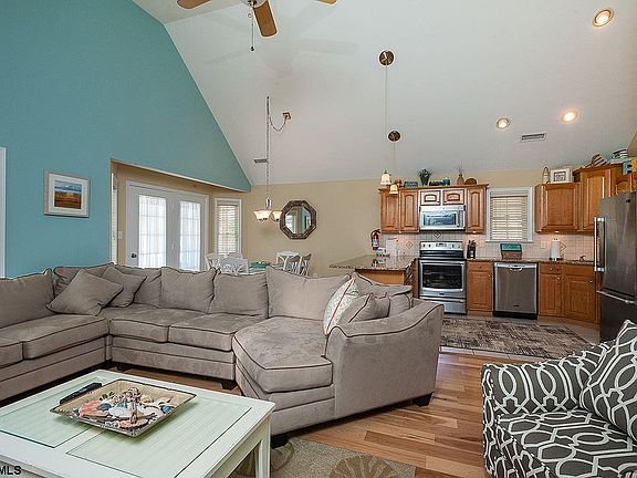 4th image of 1223 Wesley Ave #2