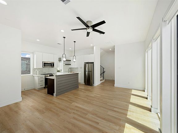 4th image of 3012 Delano St