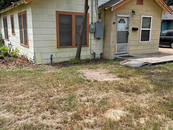 5th image of 805 University St