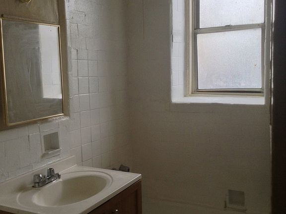 2nd image of 170 Fenimore St APT D6