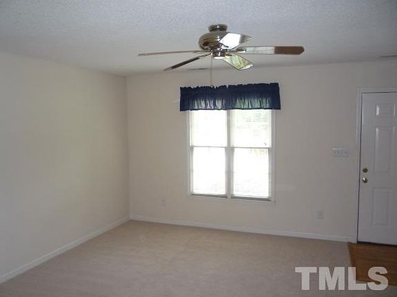 3rd image of 11 Crystal Oaks Ct