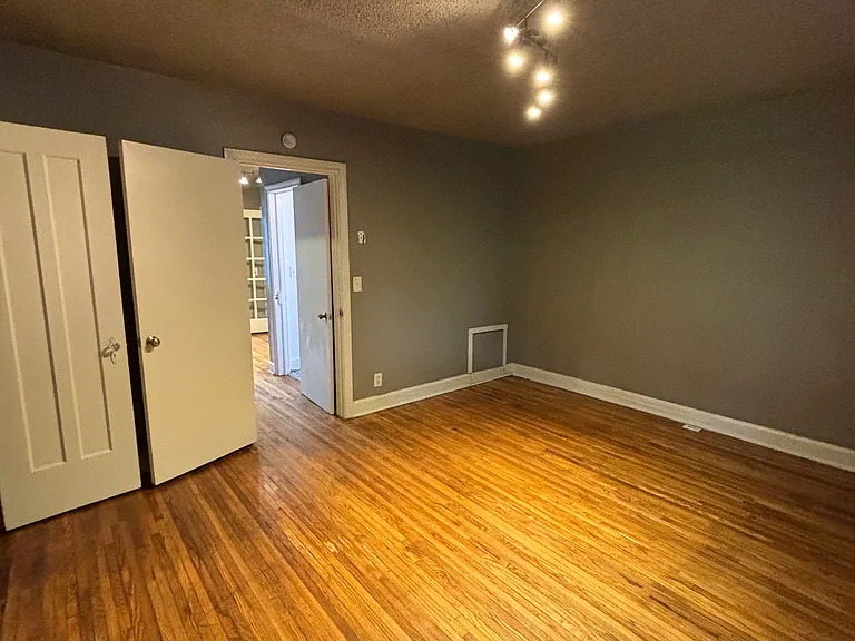 807 N Columbia Pl — Photo 11