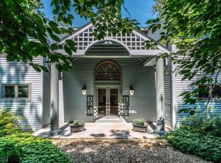 25 Pine Hill Rd, Stockton, NJ 08559