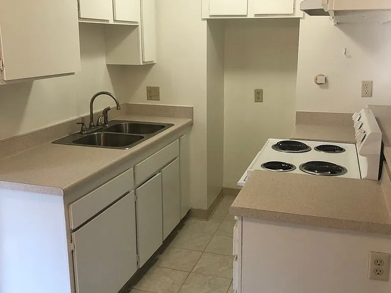 Del Norte Apartments — Photo 9