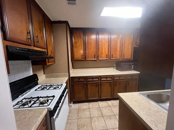 2052 N Gimon Cir, Mobile, AL 36605