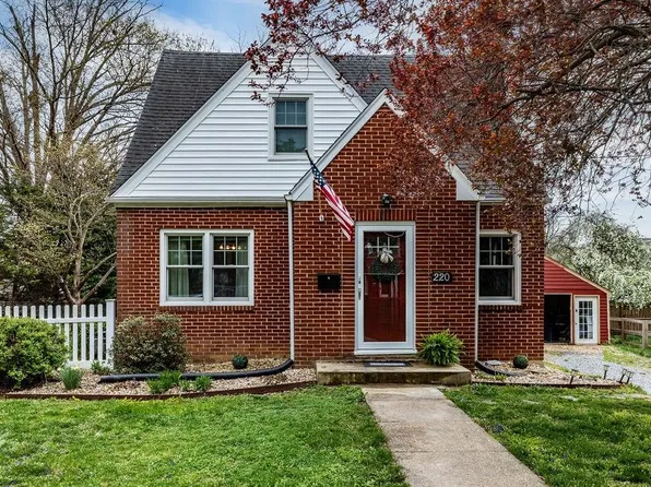 220 Dupont Cir, Waynesboro, VA 22980