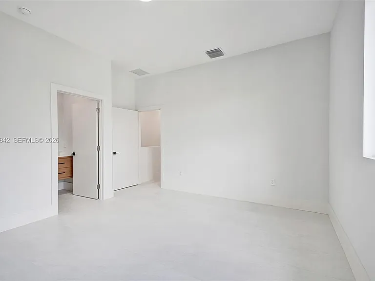 119 NE 118th St — Photo 13