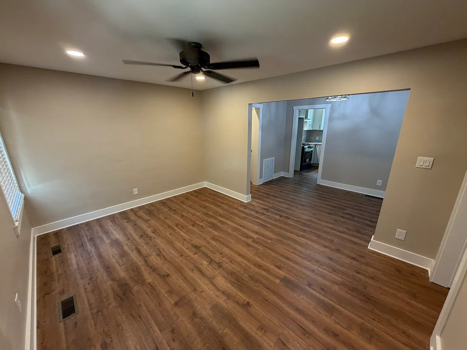 581 Eastern Dr — Photo 3