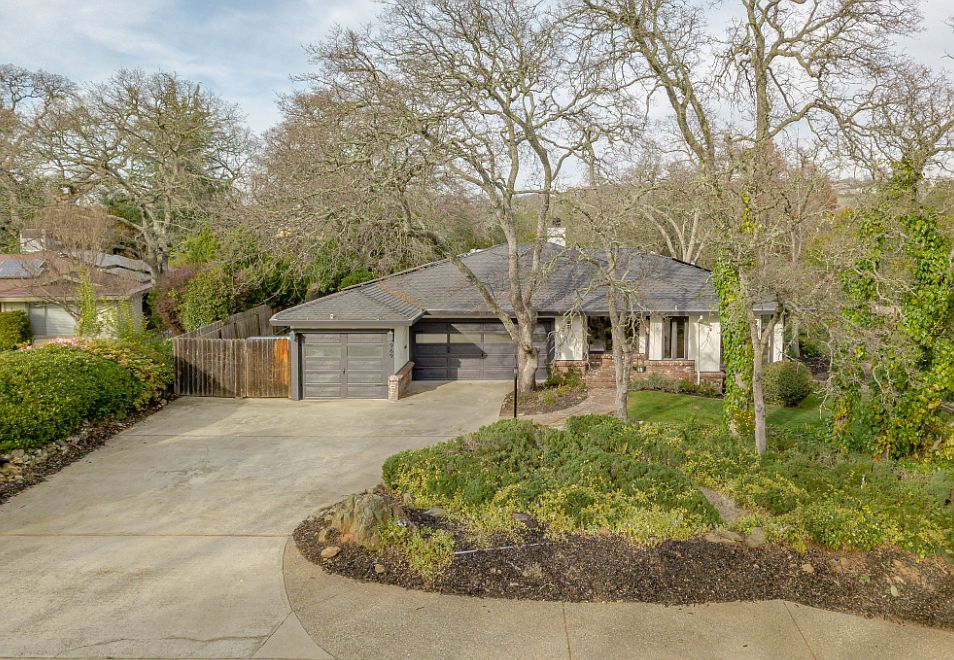2nd image of 969 Downe Ct