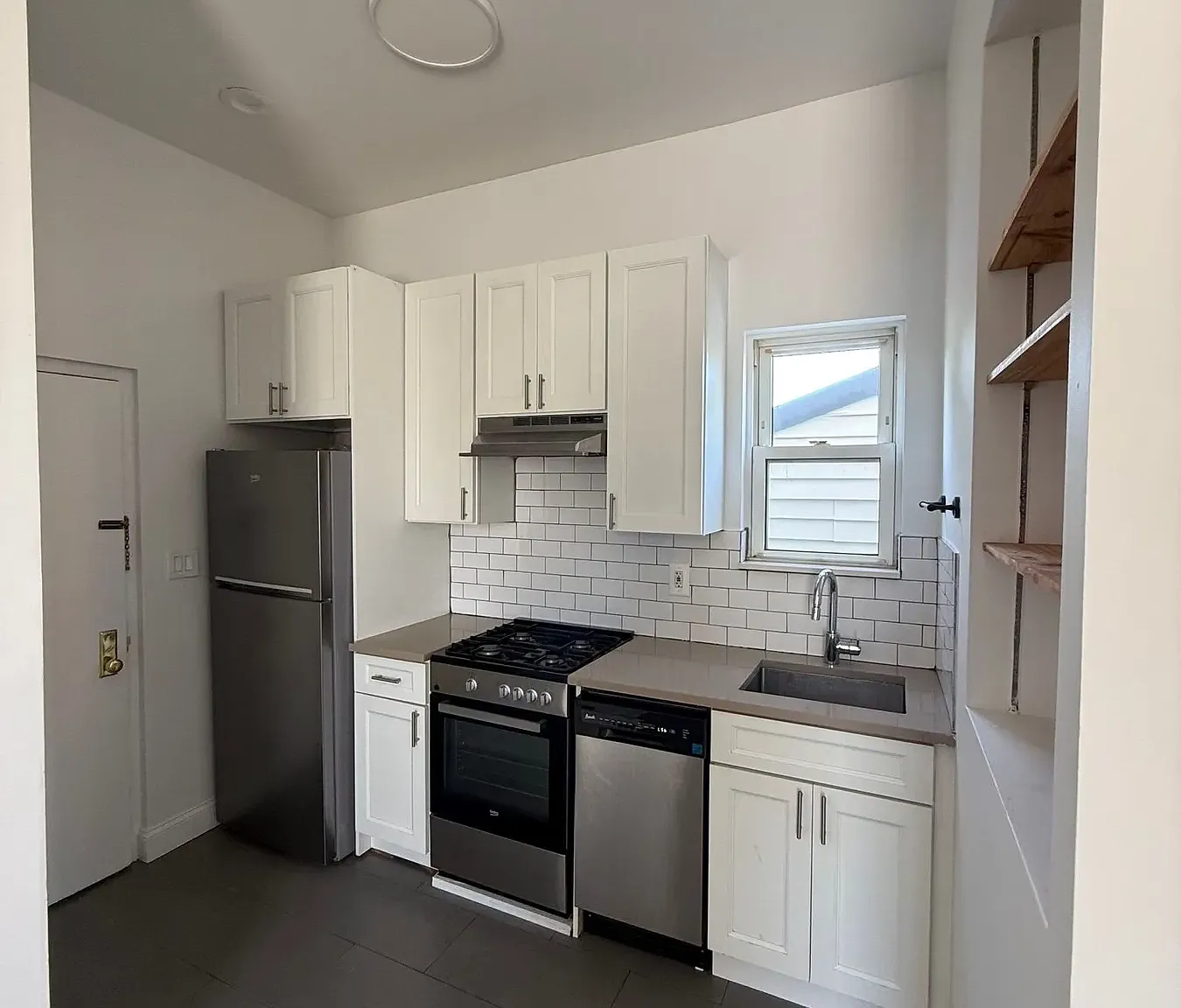 318 Greenwood Avenue — Photo 4